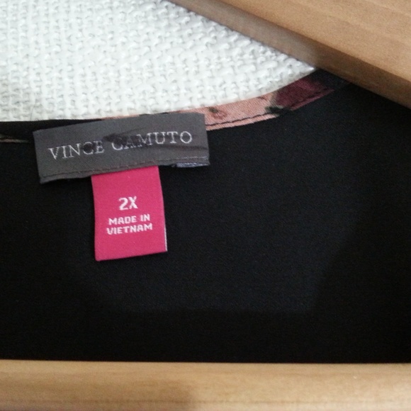 VINCE CAMUTO Windswept Bouquet Bell Sleeve Blouse - Picture 6 of 6